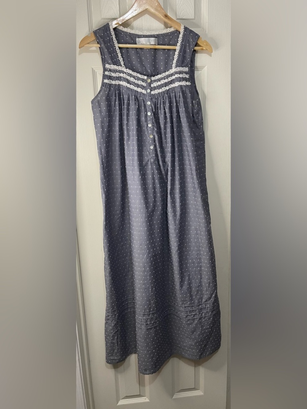 Eileen West Gray Swiss Dot Sleeveless Long Night Gown Small